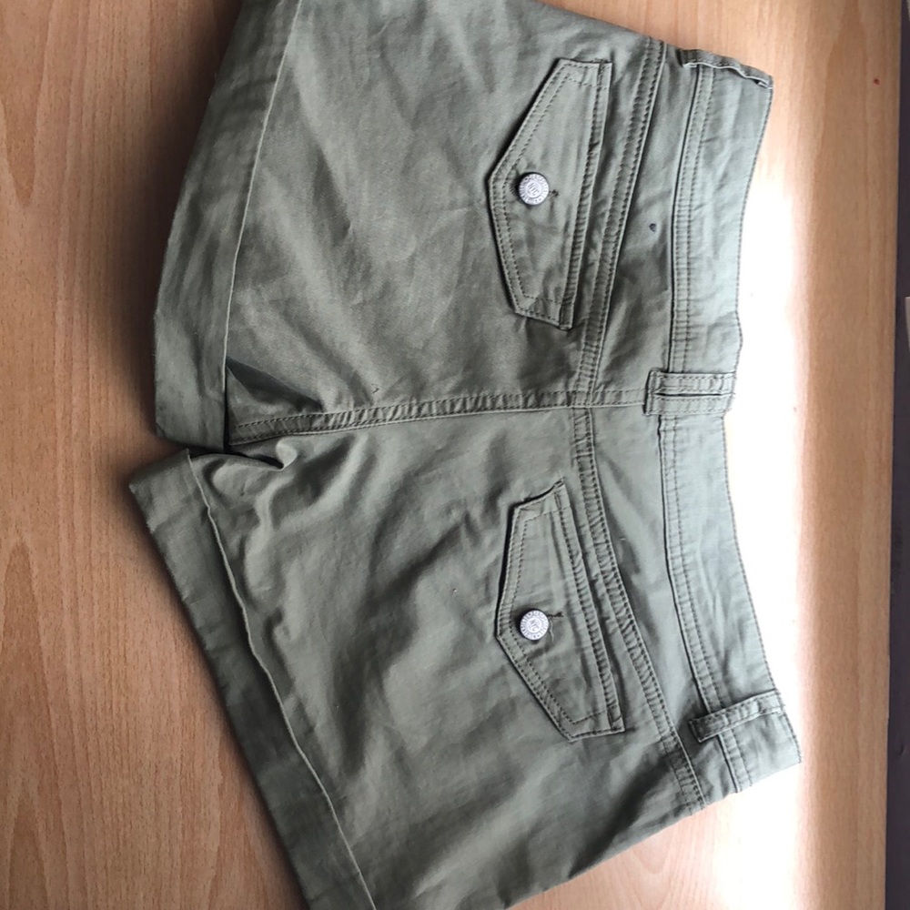 Shorts - Picture 2 of 4